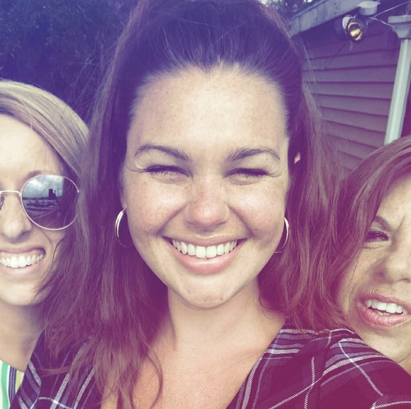 Meet Your Posher - Picture 1 of 2